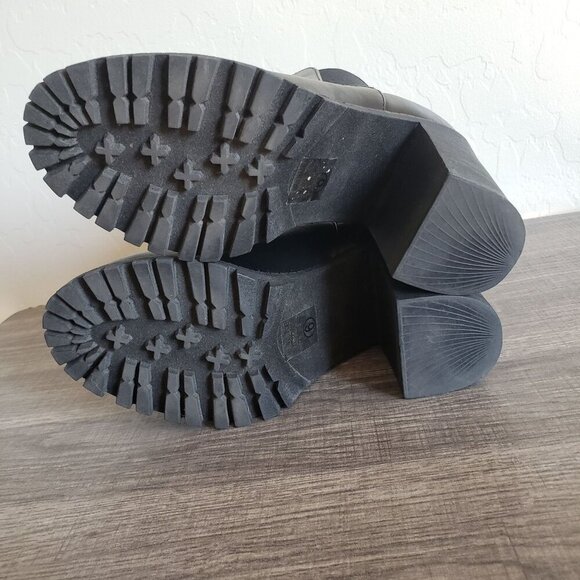 Soda Lug Sole Chunky Block Heel Pull On Ankle Boot Black Sz 6 Biker Grunge Goth - Picture 8 of 12